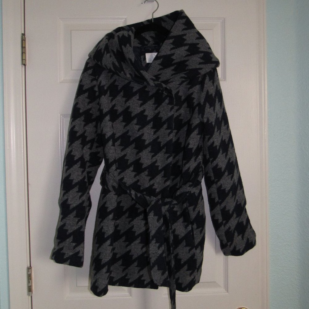 Xhilaration M Hooded Lined Coat with Wrap Around Tie with Pockets